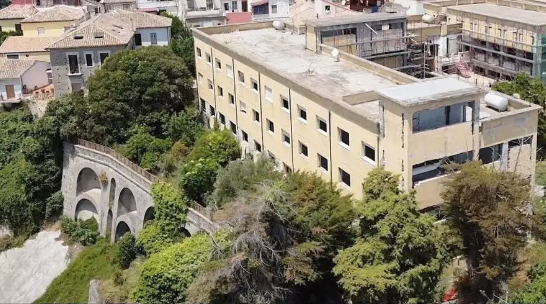 Ex Mazzini, prosegue\u00A0il percorso verso la demolizione: Catanzaro prepara un nuovo spazio nel cuore della città\n