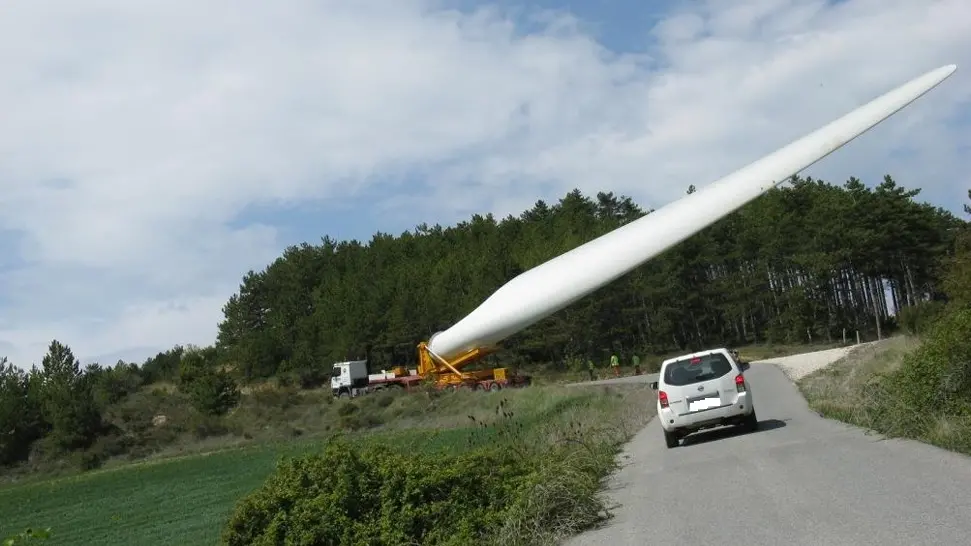 <p>Il trasporto di una pala eolica</p>\\n