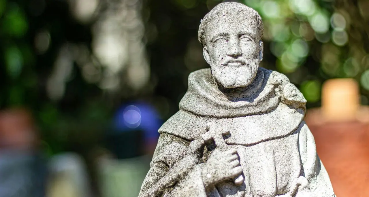 <p>Ottocento anni di Francesco d’Assisi,<span style=\"color:hsl(0, 75%, 60%);\"> la fraternità</span> come risposta a violenza, egoismo e competizione</p>