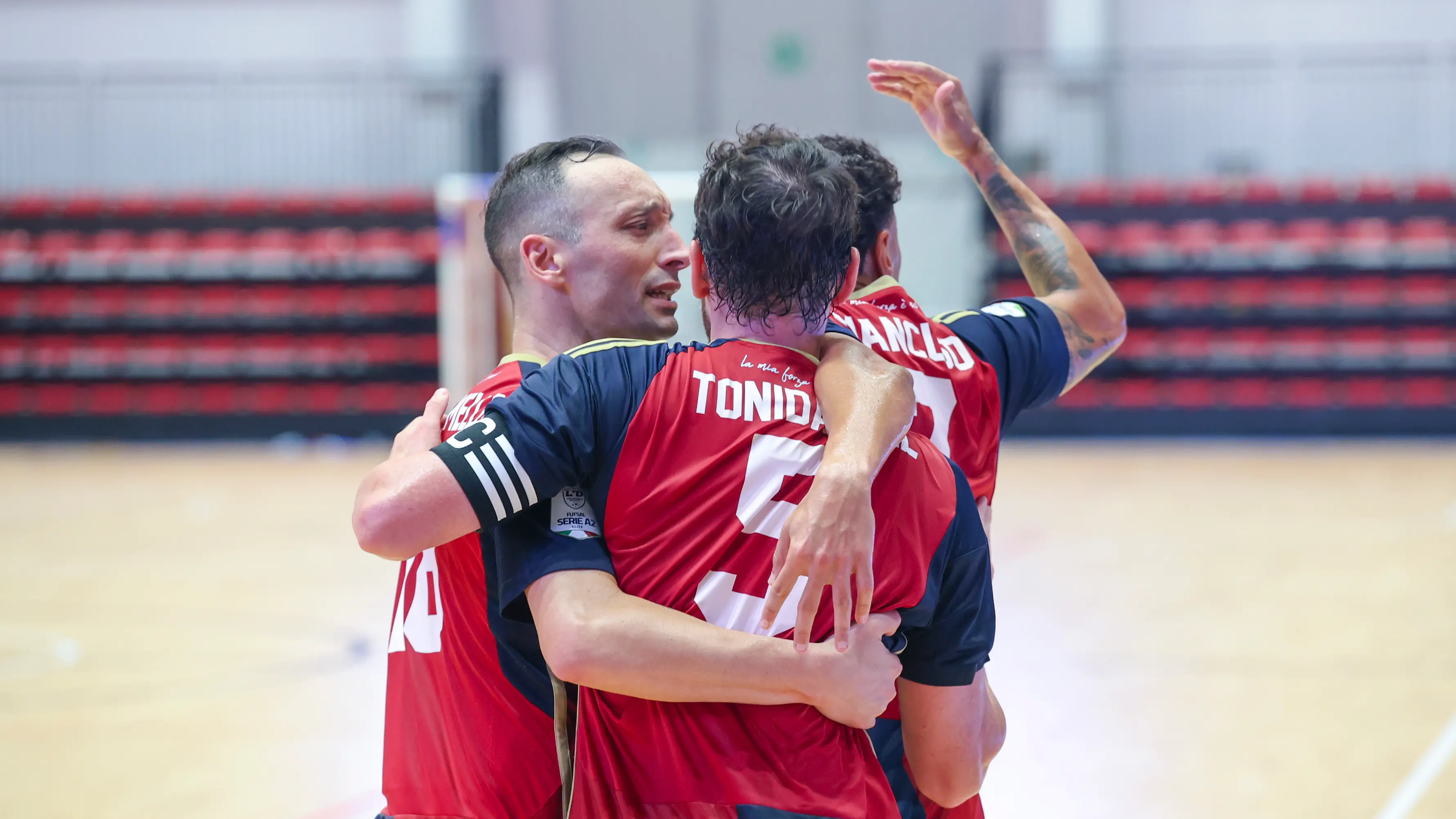 Serie A2 Élite, settebello della Pirossigeno Cosenza: a Roma i Lupi del futsal battono 7-3 l’Eur\n