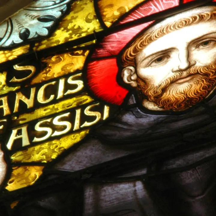 San Francesco d’Assisi, ottocento anni dopo: sui passi del “poverello” tra fede, arte e natura\n