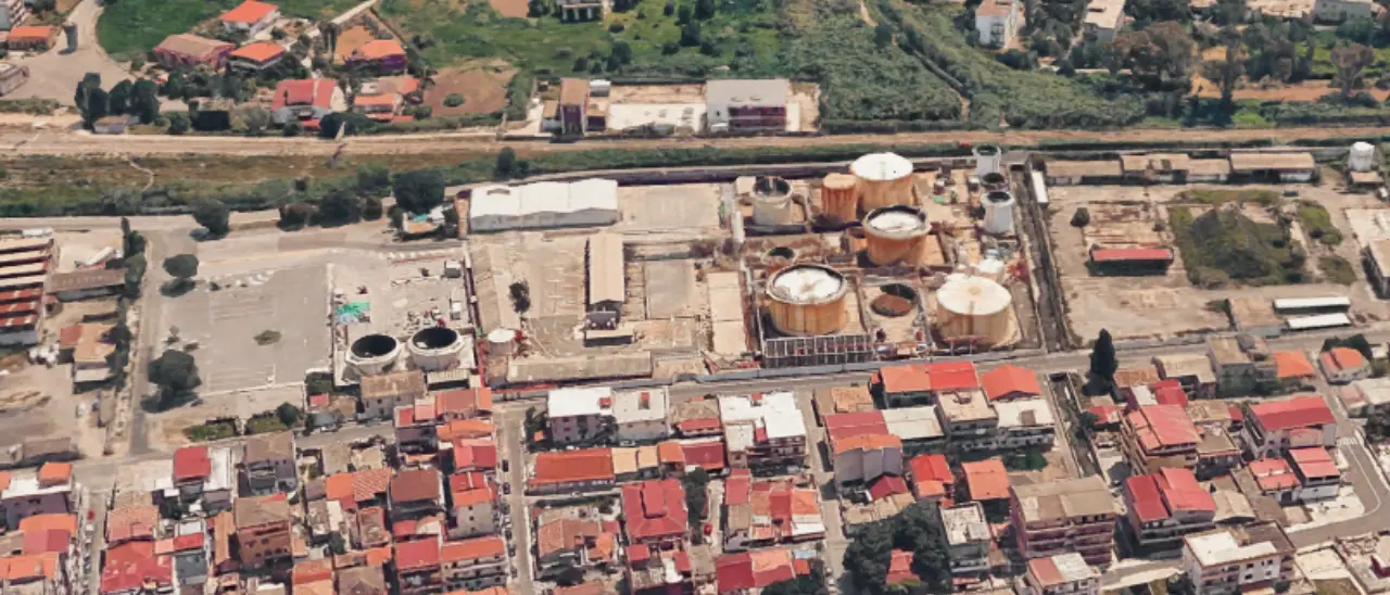 Extraprofitti record per le compagnie petrolifere ma a Vibo Marina non resta nulla, solo i depositi costieri\n