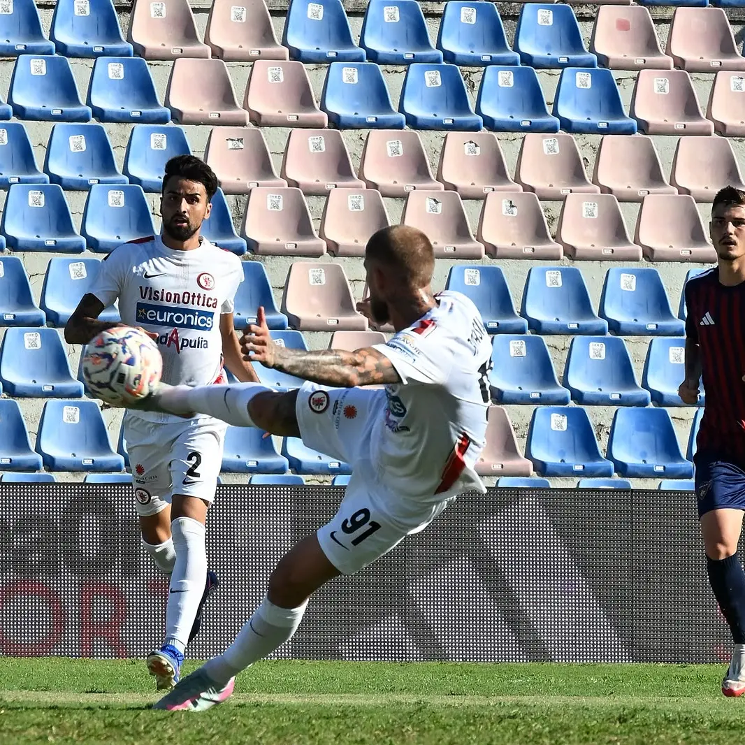 Il Cosenza è neve al sole. Anche il Foggia passa a Crotone (0-2)\n