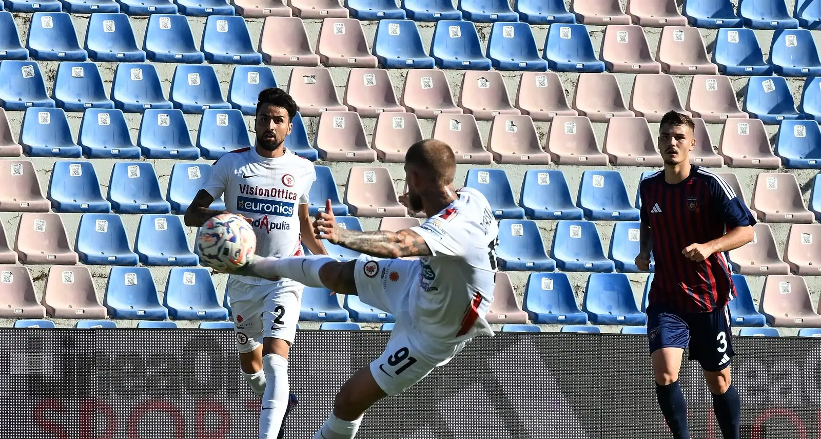 Il Cosenza è neve al sole. Anche il Foggia passa a Crotone (0-2)\n
