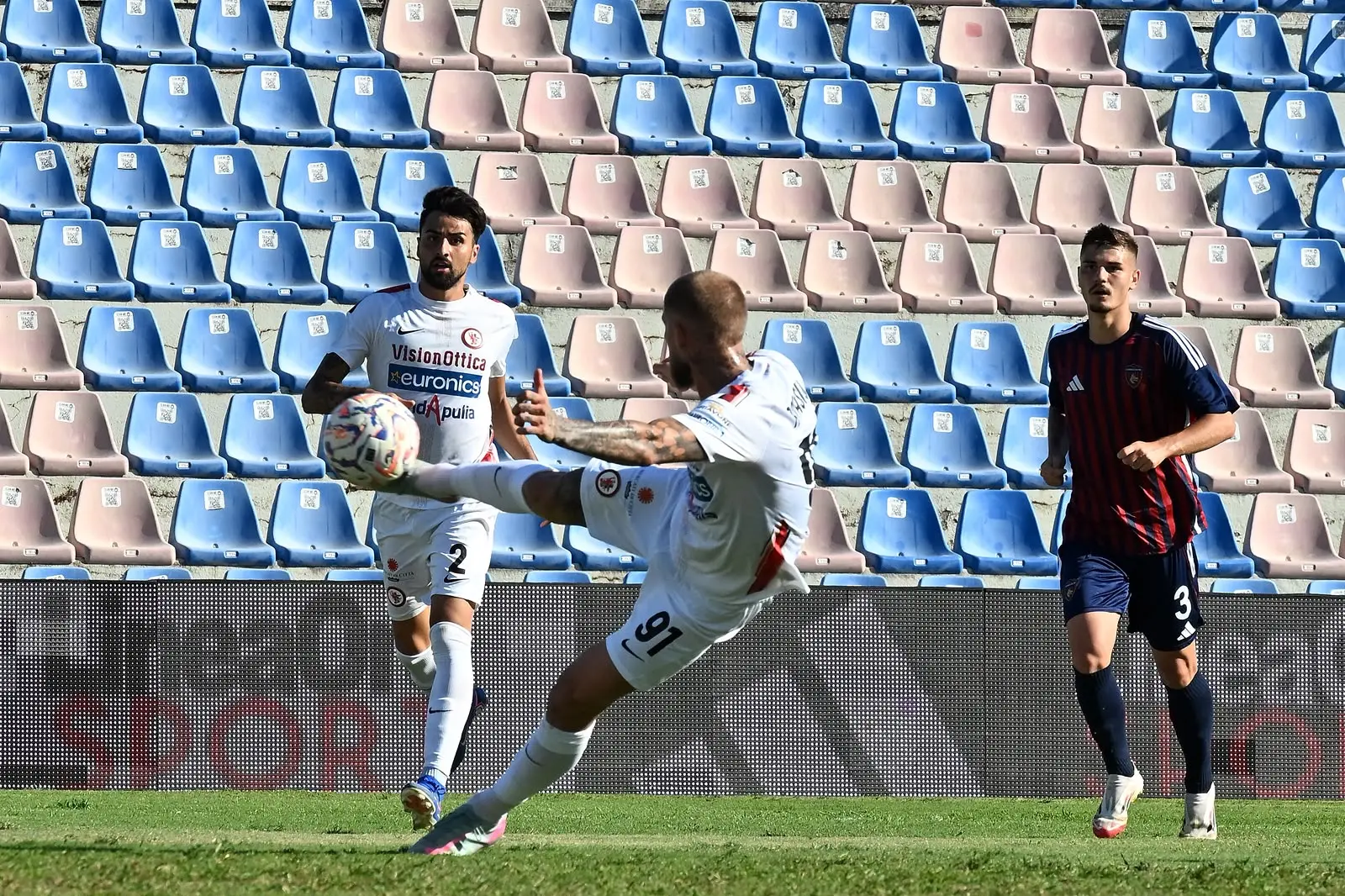 Il Cosenza è neve al sole. Anche il Foggia passa a Crotone (0-2)\n