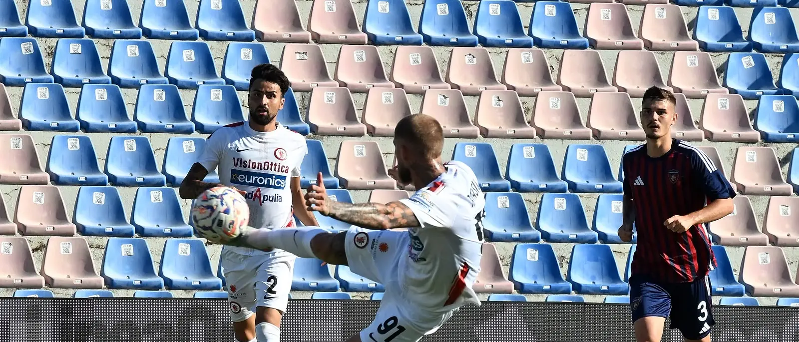 Il Cosenza è neve al sole. Anche il Foggia passa a Crotone (0-2)\n