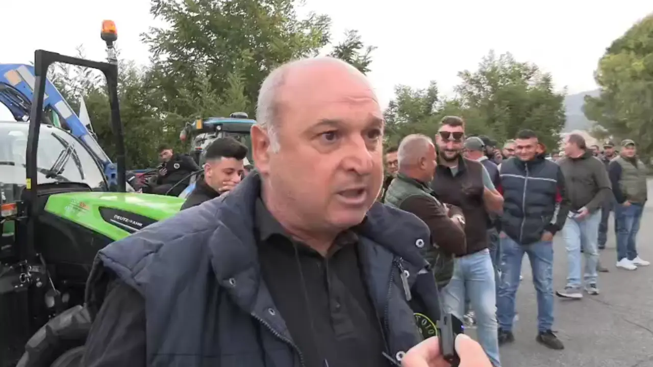 Carburanti, tensione a Vibo Marina: gli agricoltori fermano le autocisterne