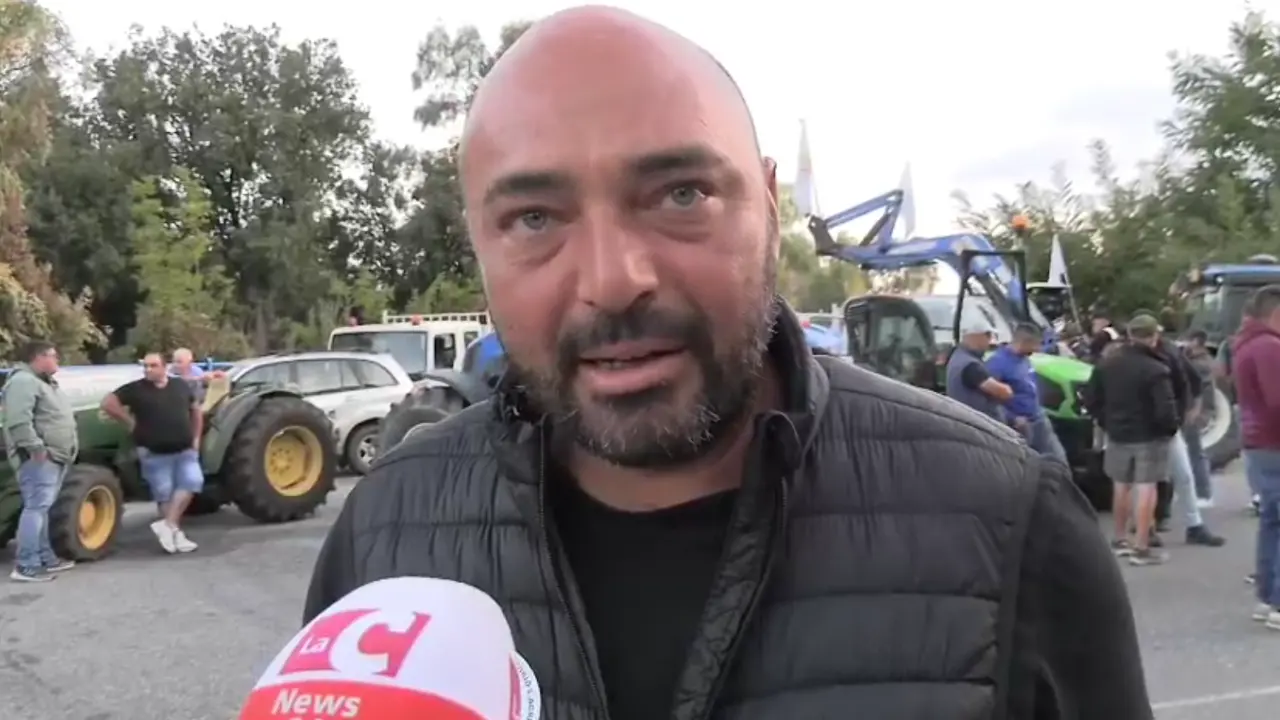 Agricoltori, la protesta si sposta sui carburanti: «Alzeremo il tiro»