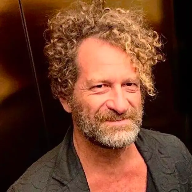 Davide Dormino al Mabos con “Sovvertito”, la scultura che ribalta il concetto di potere\n