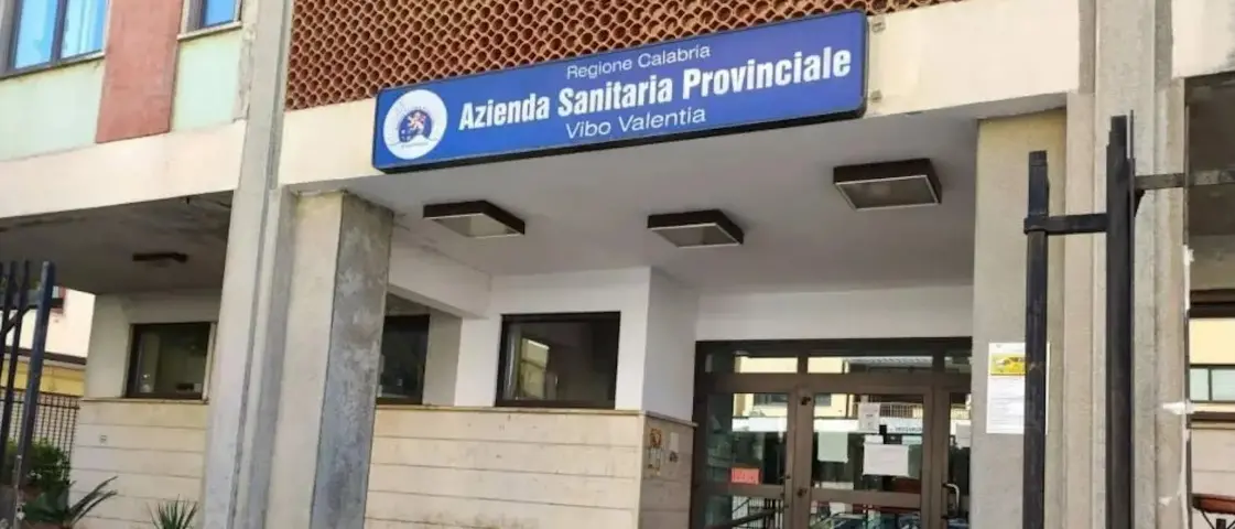 Battistini si insedia all’Asp di Vibo e incontra subito i sindaci: «Felice di essere tornato». Sul tavolo ospedali e territorio\n