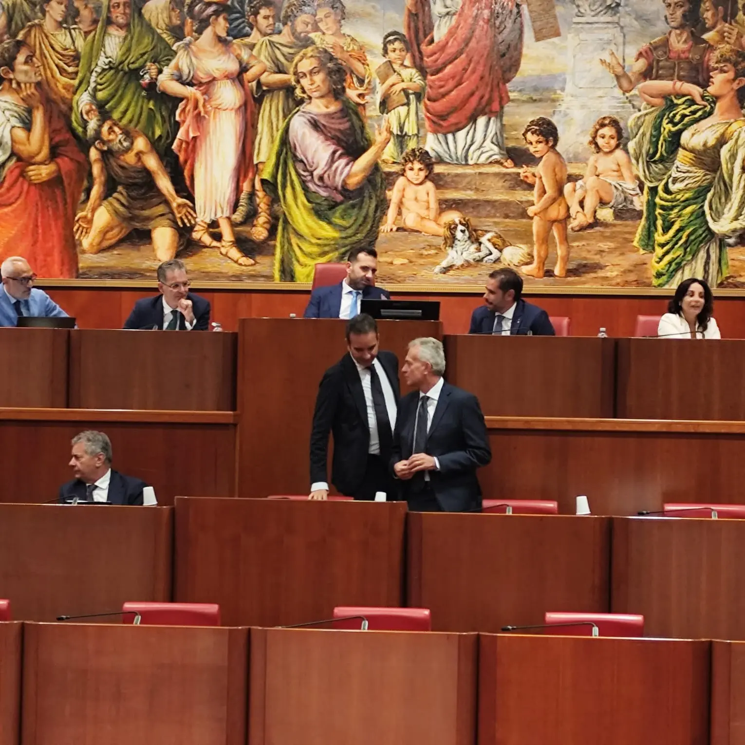 <p>Consiglio regionale della Calabria, seduta ricca tra retromarce istituzionali e maxi-assestamento</p>