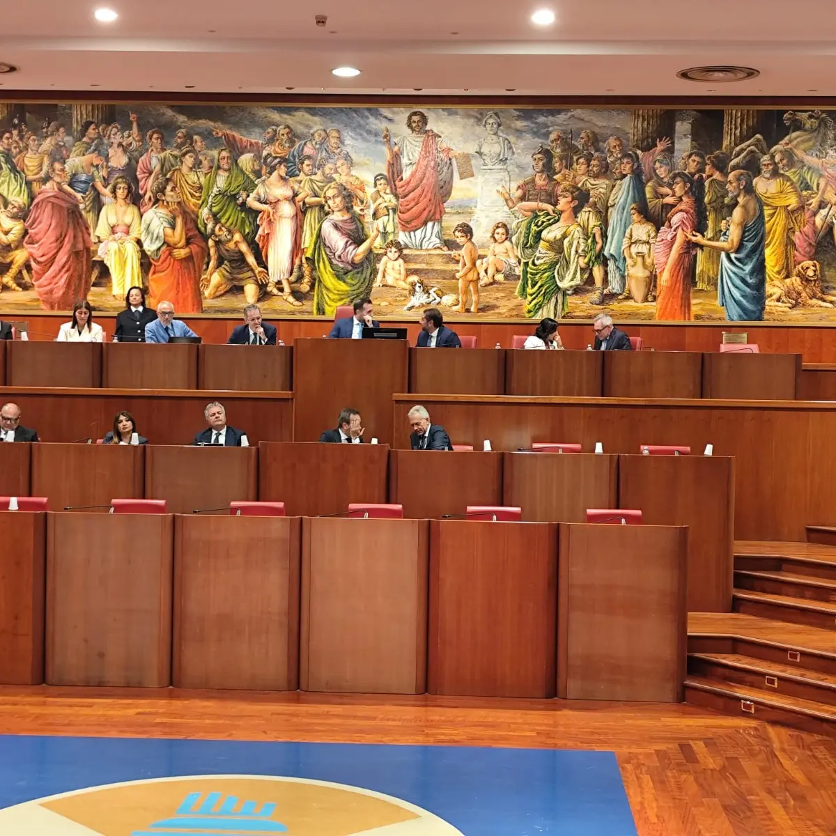 <p>Consiglio regionale Calabria, addio alle poltrone dei sottosegretari e stop al referendum</p>