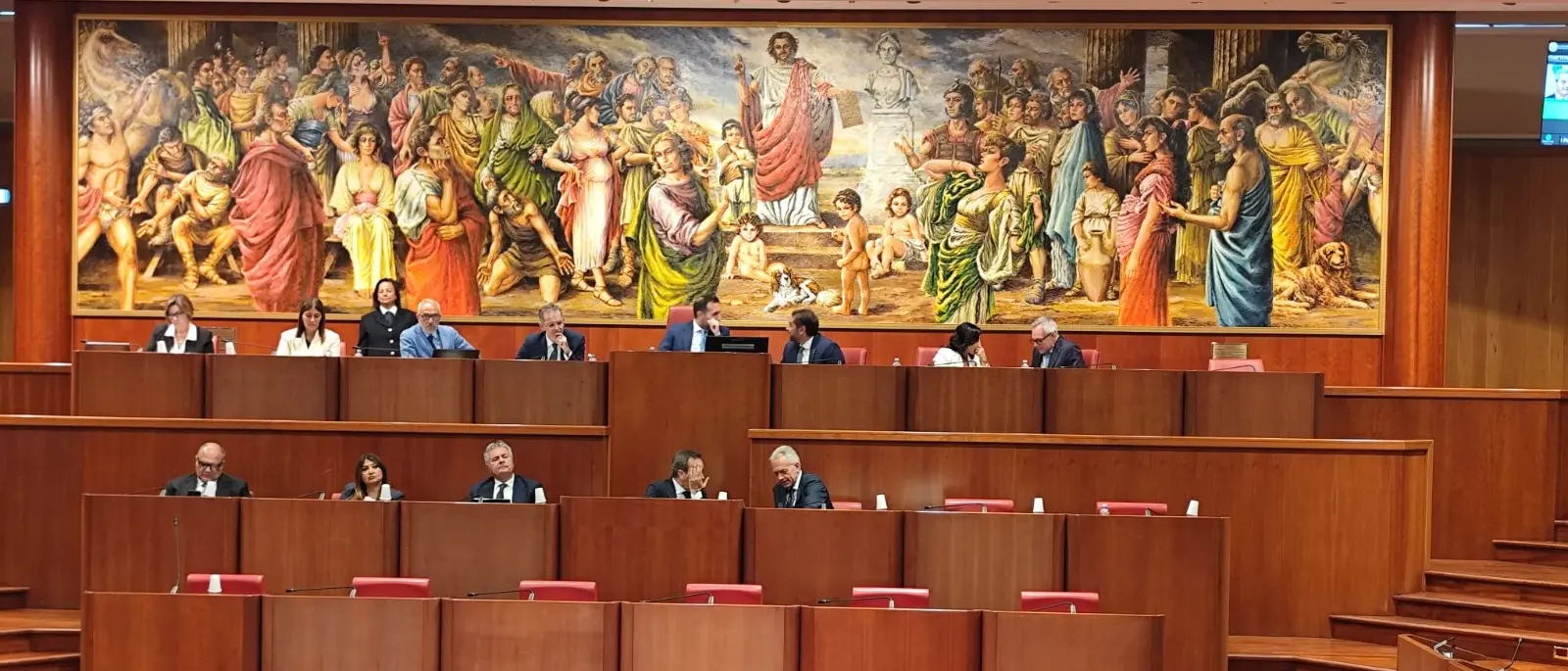 Consiglio regionale Calabria, abrogata la norma dei sottosegretari e bloccata la consultazione popolare\n