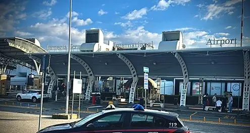 Aeroporto di Lamezia, tenta di imbarcarsi con una cartuccia calibro 7,65 nel marsupio: denunciato 55enne di Vibo\n
