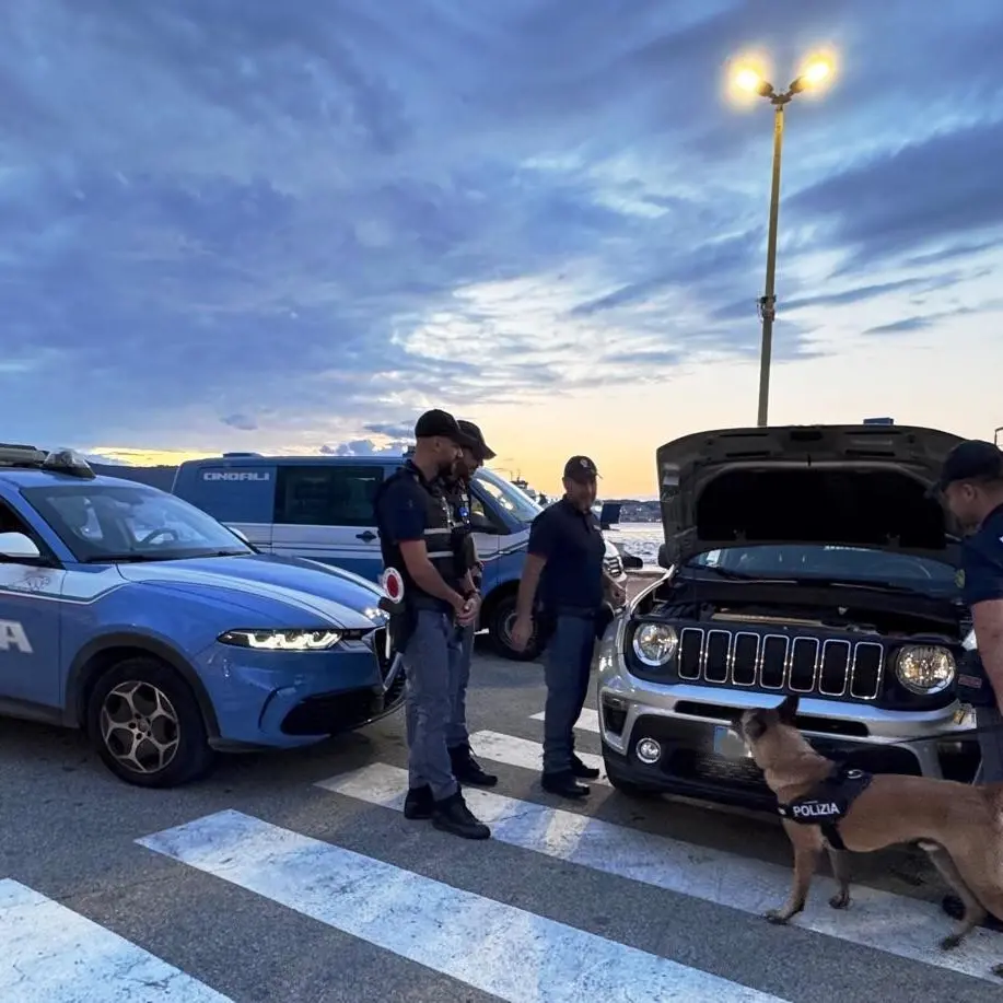 Il\u00A0cane poliziotto Pablo scova oltre un chilo di cocaina nascosto nel vano motore, a Villa\u00A0arrestato un 52enne