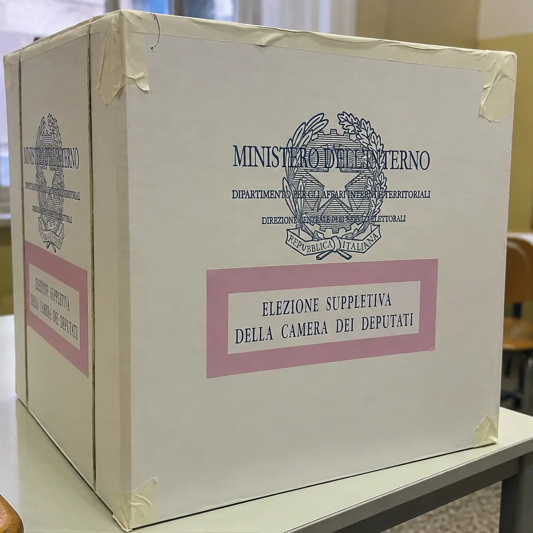 Suppletive, a Melito esplode lo scontro nel campo largo. Sinistra Italiana attacca il \"modello Nastasi\", la replica del sindaco: «unico interesse è il bene della città»\n