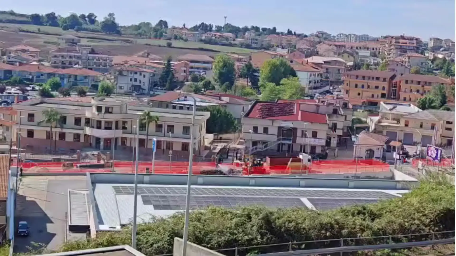 Vibo, Fuga di gas davanti al Liceo Berto: evacuate mille persone