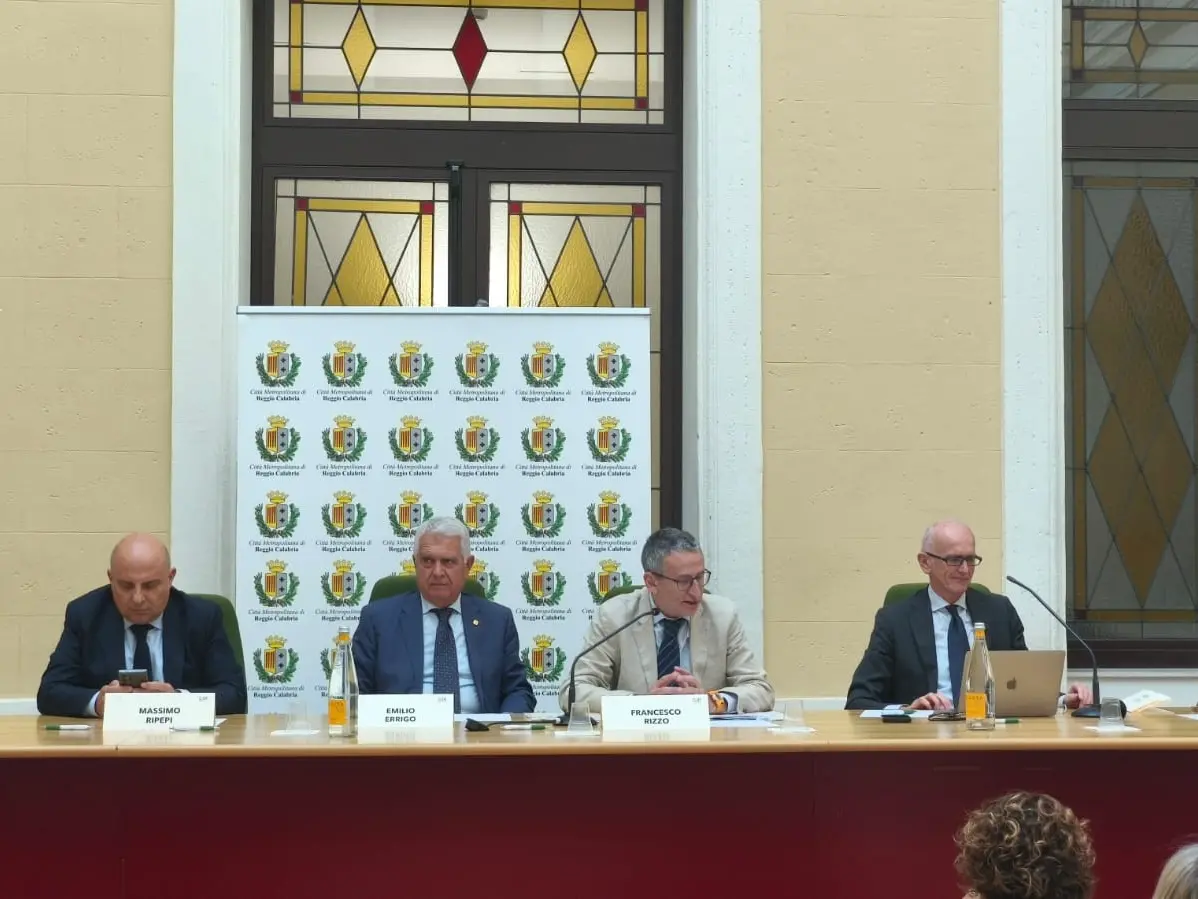 Porto di Reggio, dopo i progetti la sfida dei servizi: «Chi arriva deve essere accolto». Lo Stretto prova a fare sistema