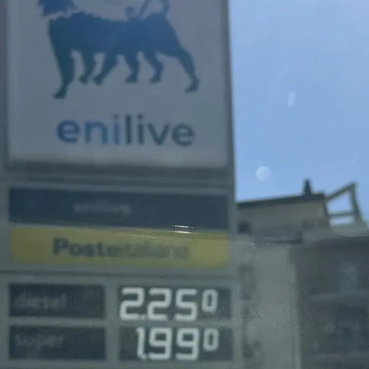 Carburanti, torna l’accisa piena: il diesel aumenta di 6 centesimi\n