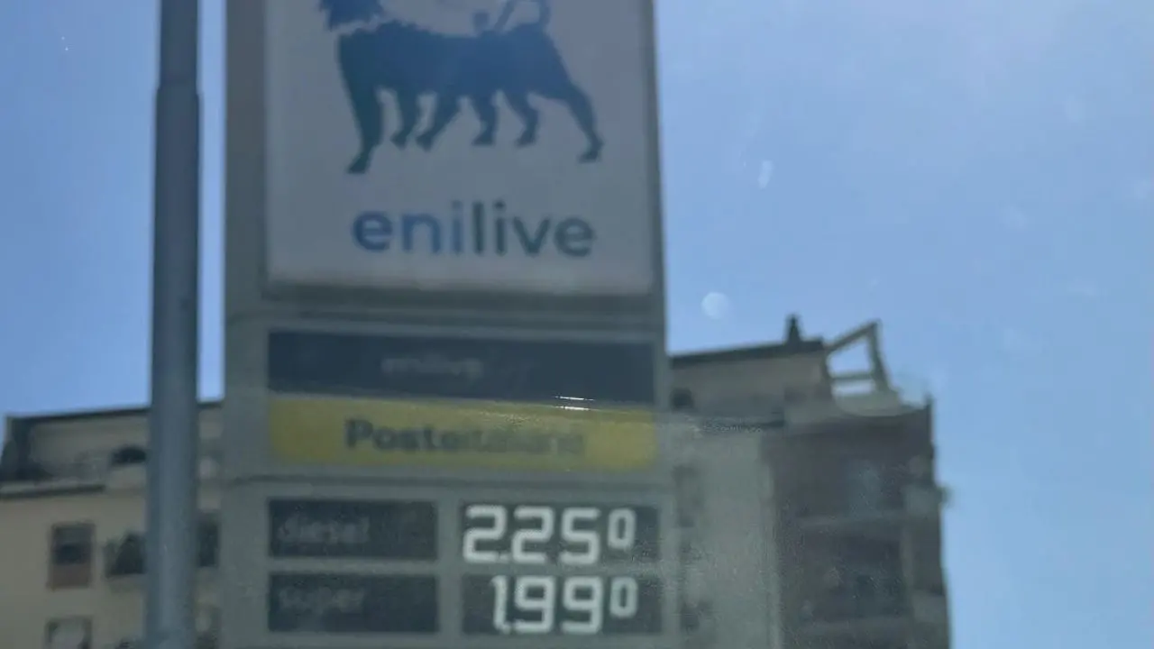 Carburanti, torna l’accisa piena: il diesel aumenta di 6 centesimi\n