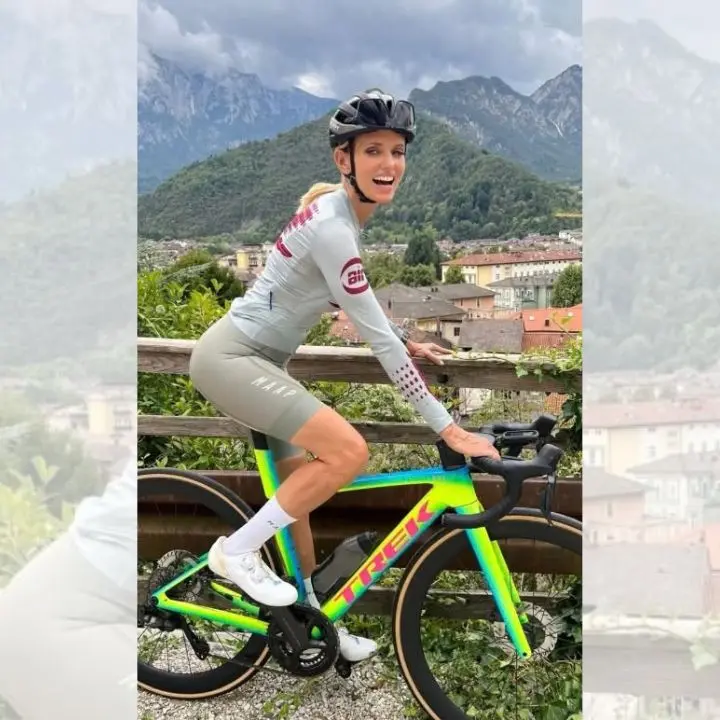 A Tropea torna il “Triathlon degli Dei”: in gara oltre 100 atleti, c’è anche la madrina del Giro\u00A0Justine Mattera\n