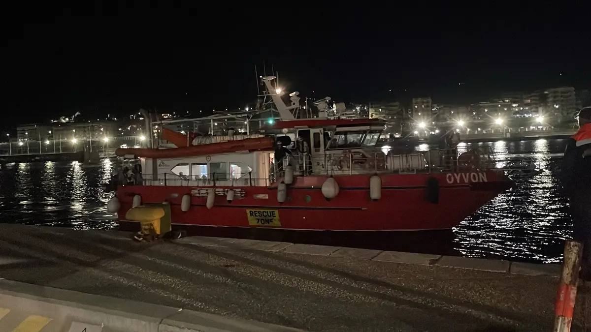 Migranti, 27 persone approdate ieri sera al porto di Reggio\n
