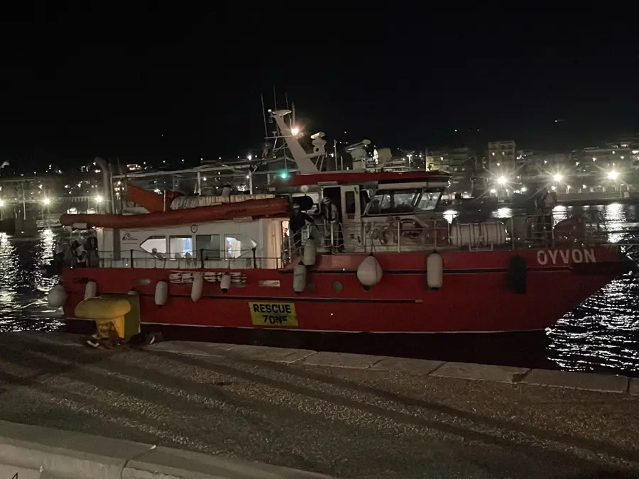 Migranti, 27 persone approdate ieri sera al porto di Reggio