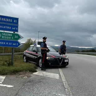 Soveria Mannelli, 18enne al volante con una patente falsa: denunciato\n