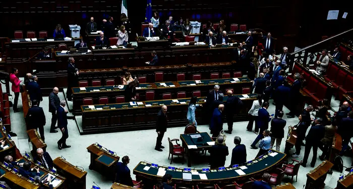Legge elettorale, il Governo incassa due fiducie:\u00A0oggi il terzo voto\u00A0alla Camera\n