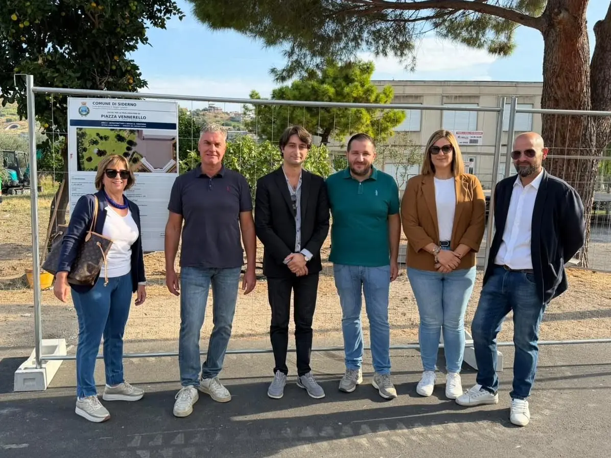 Siderno, consegnati i lavori di realizzazione della piazza di Vennerello\n