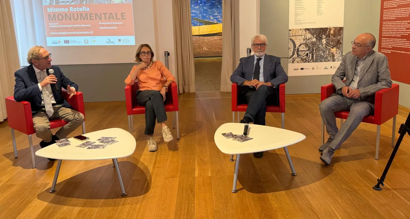 L’arte del Maestro abbraccia la sua città: al San Giovanni di Catanzaro\u00A0svelata la mostra “Mimmo Rotella. Monumentale”\n