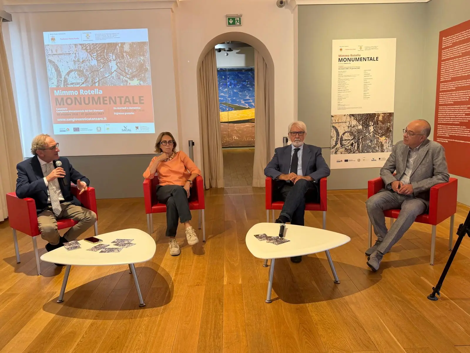 L’arte del Maestro abbraccia la sua città: al San Giovanni di Catanzaro\u00A0svelata la mostra “Mimmo Rotella. Monumentale”\n