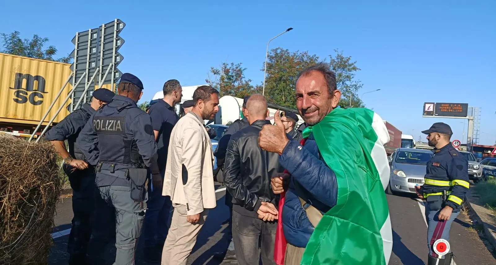 La Calabria dei trattori nell’ombra dei media: la lezione di civiltà che la tv rifiuta di raccontare\n