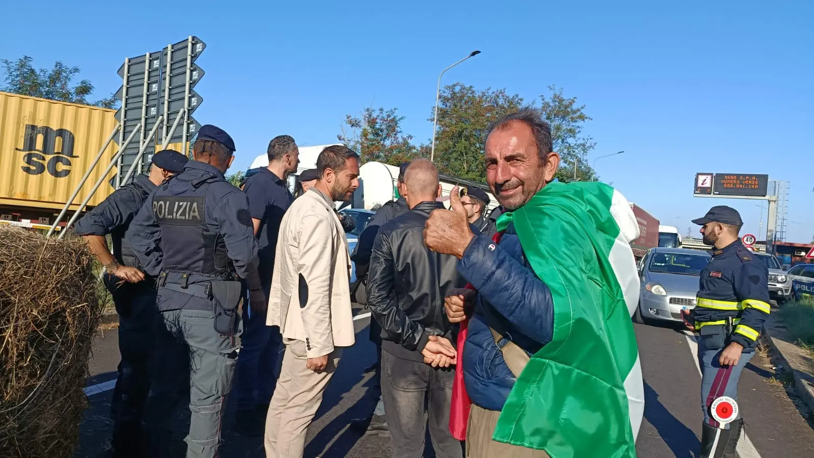 La Calabria dei trattori nell’ombra dei media: la lezione di civiltà che la tv rifiuta di raccontare\n