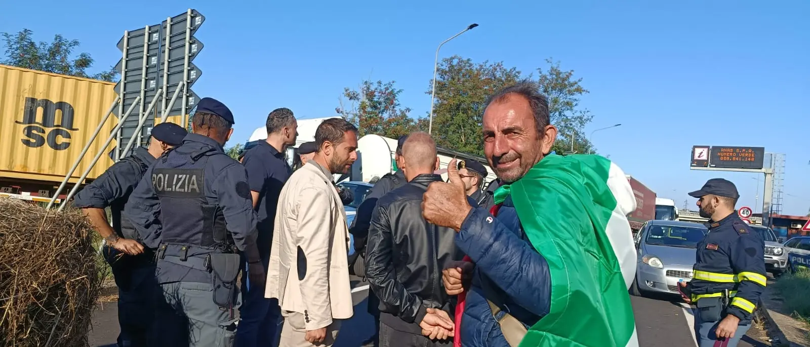 La Calabria dei trattori nell’ombra dei media: la lezione di civiltà che la tv rifiuta di raccontare\n