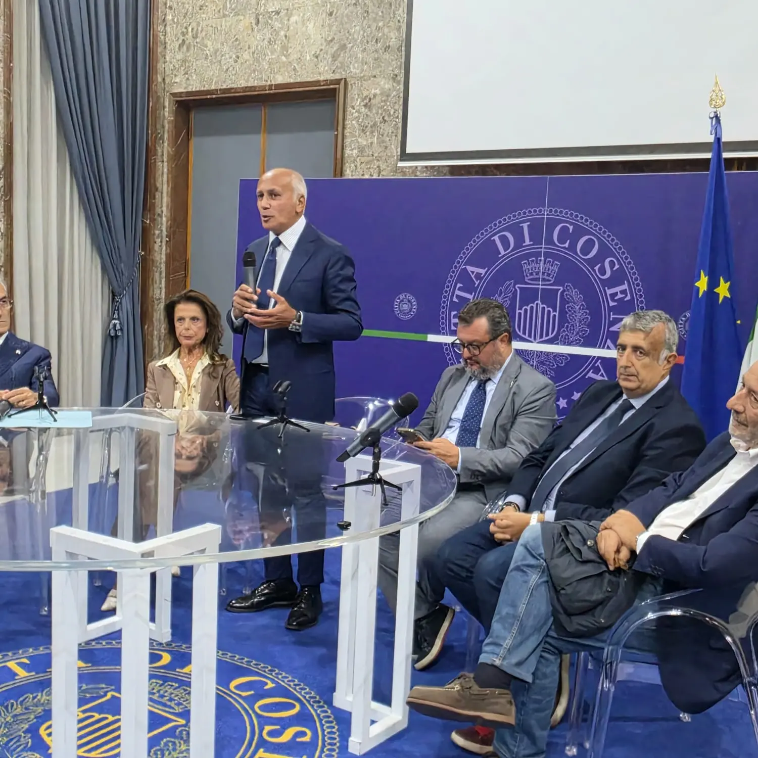 Cosenza entra nelle Città del Vino: consegnata la bandiera al sindaco Caruso\n