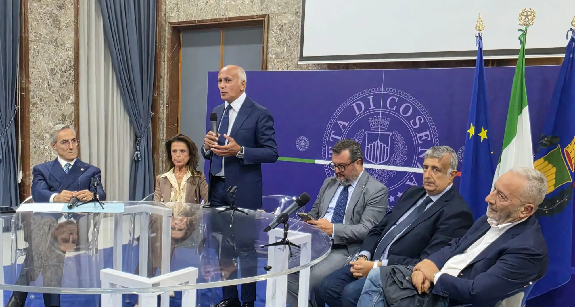 Cosenza entra nelle Città del Vino: consegnata la bandiera al sindaco Caruso\n