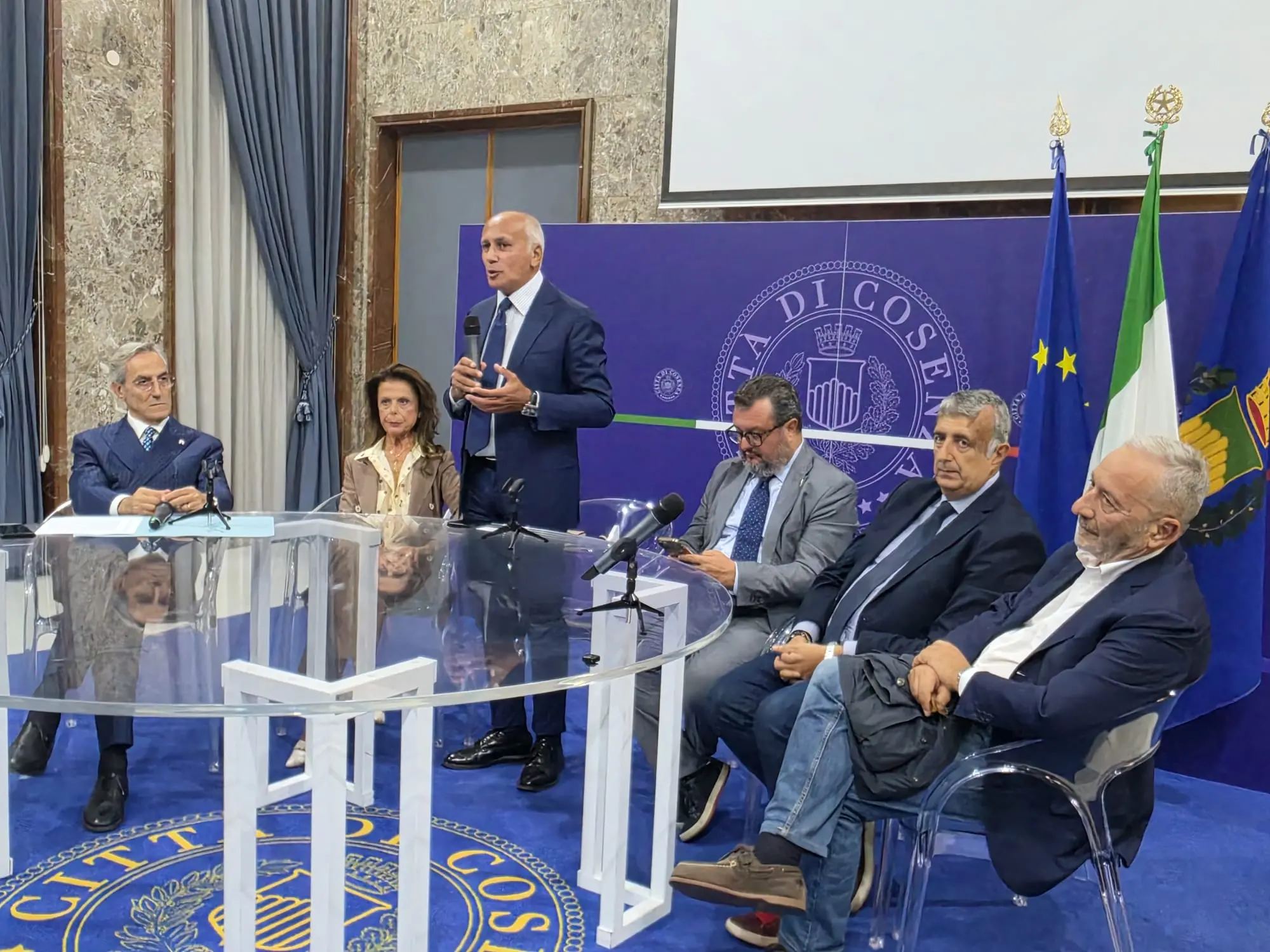 Cosenza entra nelle Città del Vino: consegnata la bandiera al sindaco Caruso\n