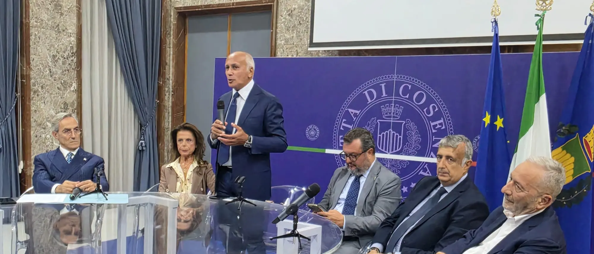 Cosenza entra nelle Città del Vino: consegnata la bandiera al sindaco Caruso\n