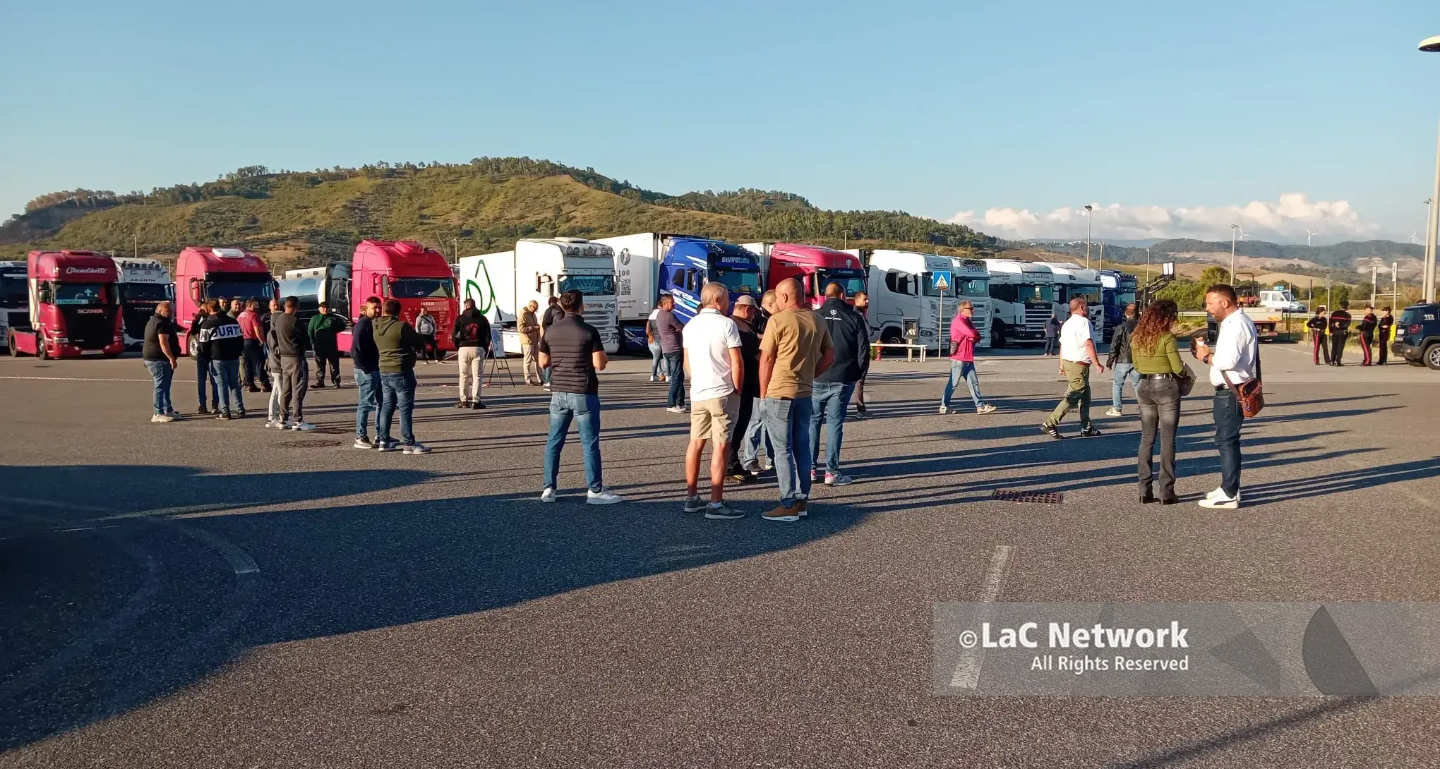 Autotrasportatori,\u00A0fumata nera in Regione e\u00A0il 16 ottobre sarà sciopero: «Niente latte e pasta sugli scaffali, si fermerà la Calabria»\n