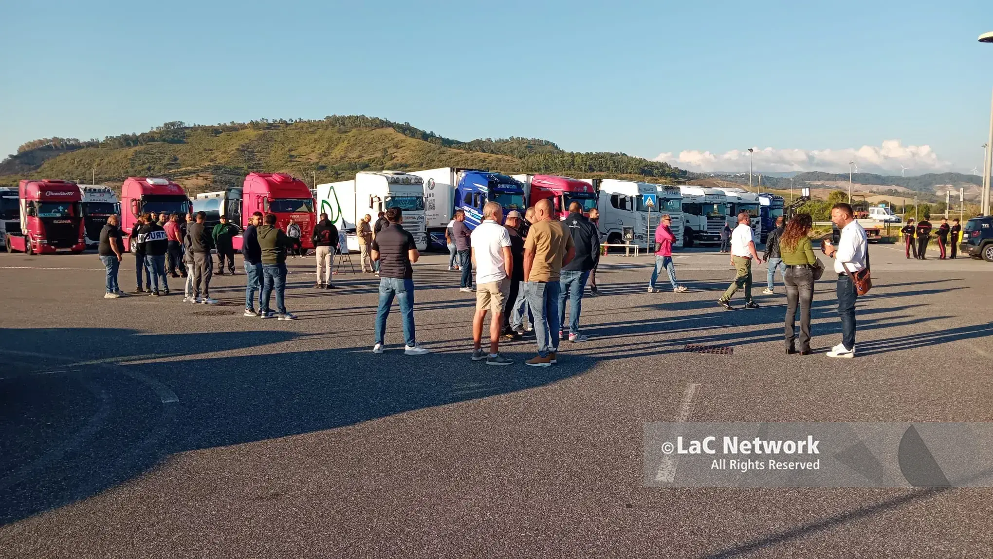 Autotrasportatori,\u00A0fumata nera in Regione e\u00A0il 16 ottobre sarà sciopero: «Niente latte e pasta sugli scaffali, si fermerà la Calabria»\n