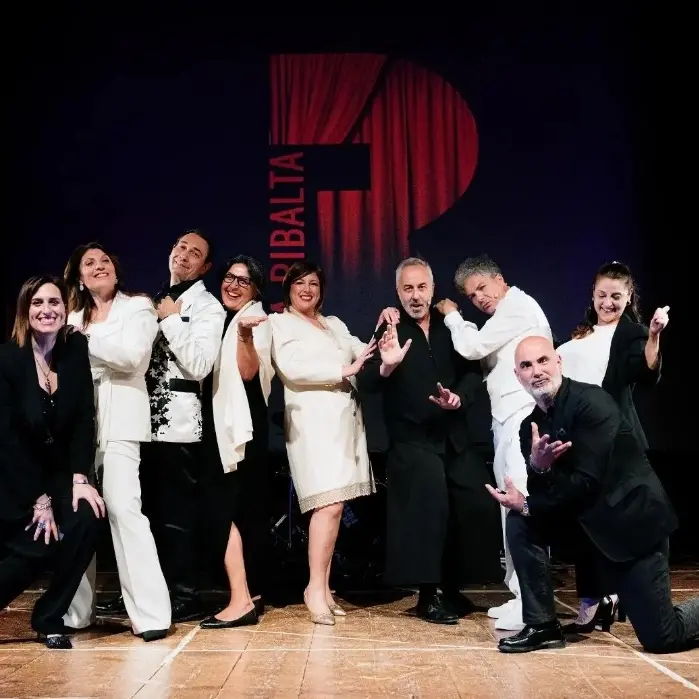 “Lo strappo nel cielo di carta”, Vibo si prepara alla finale: sei opere sul palco del Cinema Teatro Moderno\n