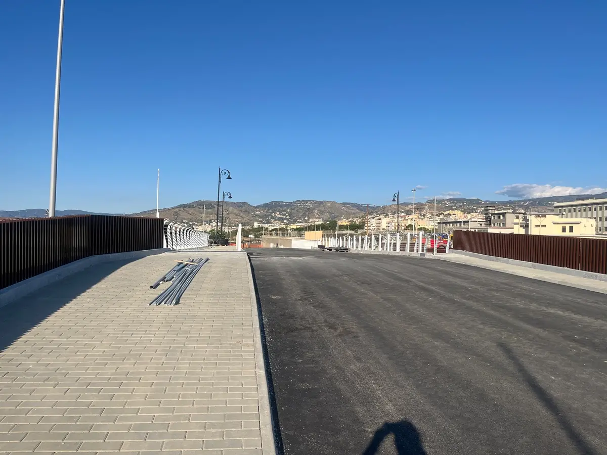 La storia infinita del Ponte sul Calopinace arriva al capolinea, da oggi collegherà la città\u00A0al Parco lineare Sud\u00A0\n\n\n