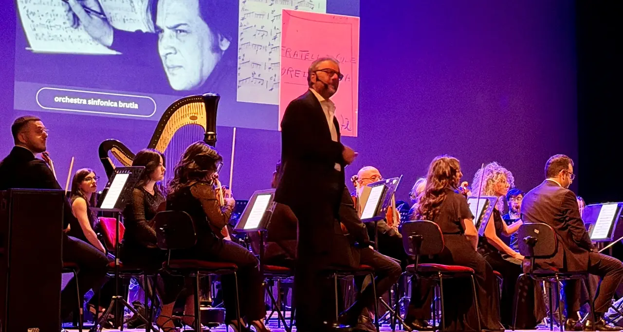 Dolce è Sentire a teatro l’Orchestra Sinfonica Brutia