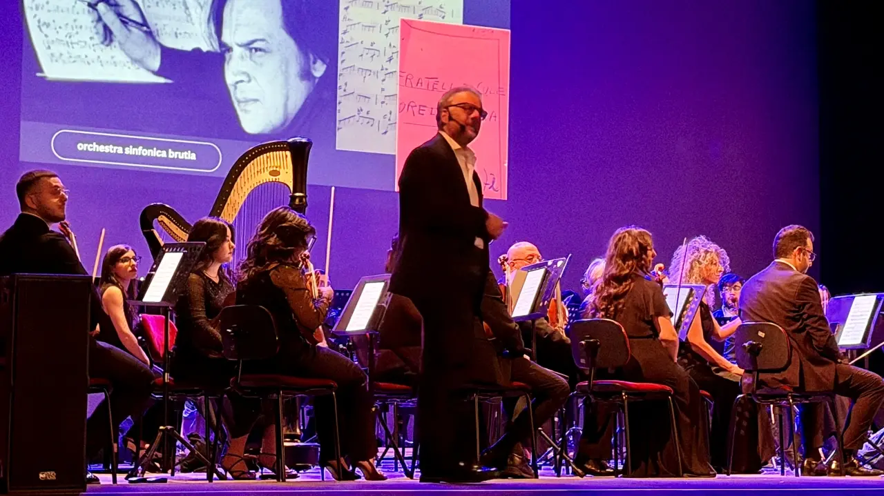 Dolce è Sentire a teatro l’Orchestra Sinfonica Brutia