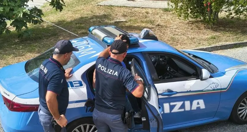 Immigrazione irregolare: il Questore di Catanzaro dispone il trattenimento di un cittadino straniero pericoloso per l’ordine e la sicurezza pubblica\n