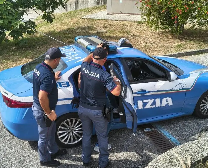Immigrazione irregolare: il Questore di Catanzaro dispone il trattenimento di un cittadino straniero pericoloso per l’ordine e la sicurezza pubblica\n