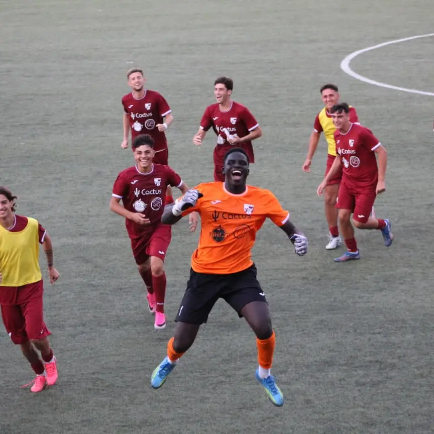 Coppa Italia Dilettanti, il Locri piega la Bovalinese ai rigori dopo una battaglia infinita: Gueye decisivo, il Macrì esplode di gioia\n