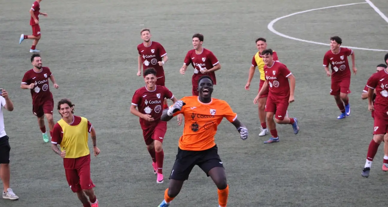 Coppa Italia Dilettanti, il Locri piega la Bovalinese ai rigori dopo una battaglia infinita: Gueye decisivo, il Macrì esplode di gioia\n