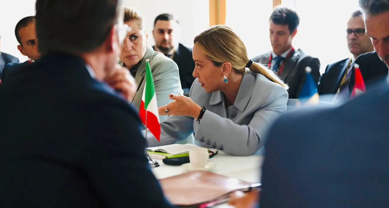 Caro carburante: il Governo congela le accise mobili in attesa dell’ok di Bruxelles ai 14 miliardi per la spesa energetica\n